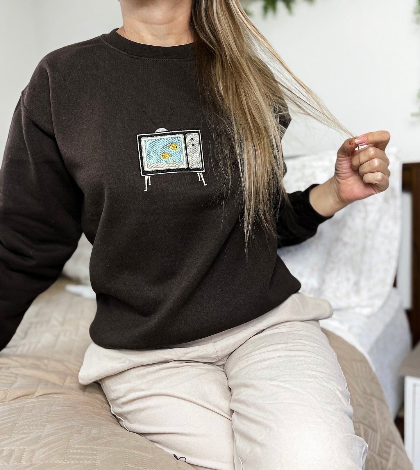 Embroidered aquarium TV Sweatshirt, Vintage Style Crewneck Minimalist